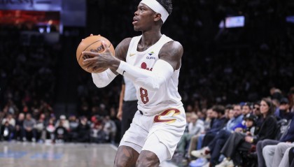 斗球体育直播在线观看-帕森斯：季后赛哈登&amp;米切尔被限制时 施罗德能控球&amp;创造进攻机会